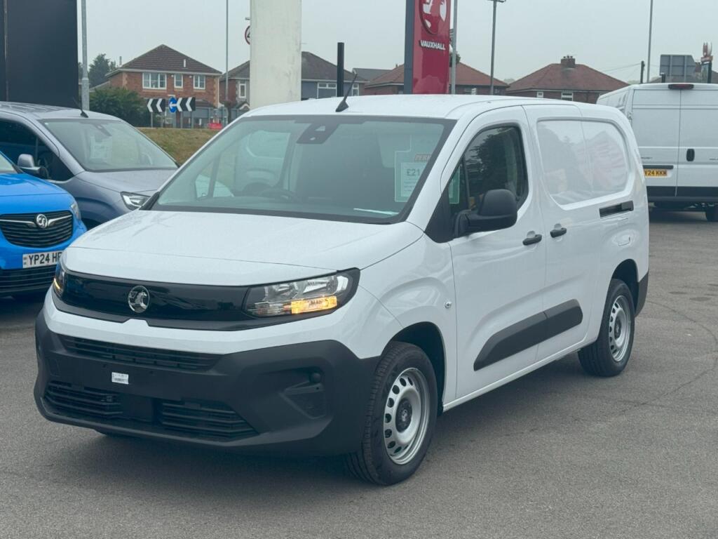 2025 Vauxhall Combo Cargo with 6 miles